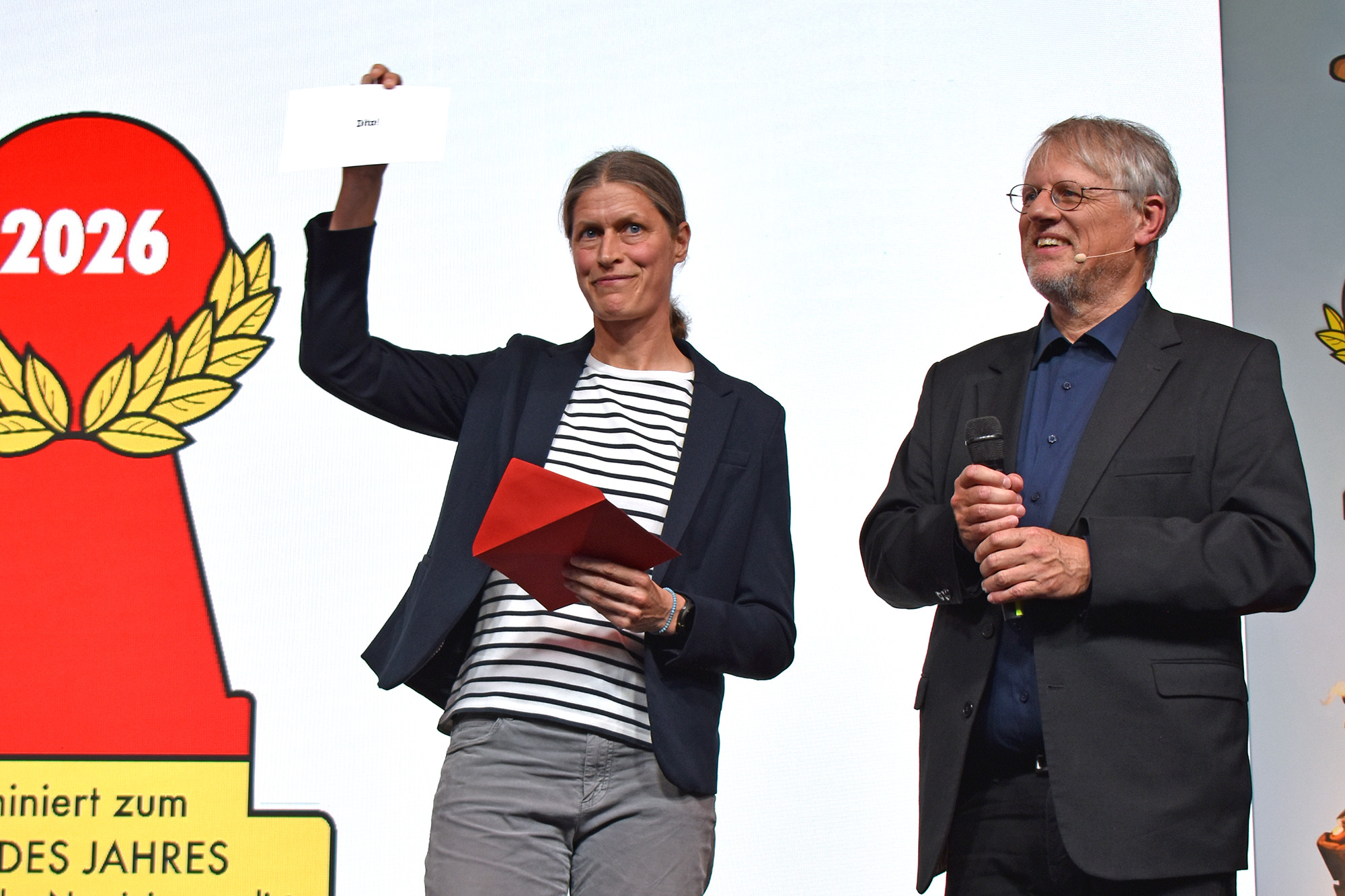 Kerstin Garefrekes holds the Dito winner announcement beside jury chair Harald Schrapers.