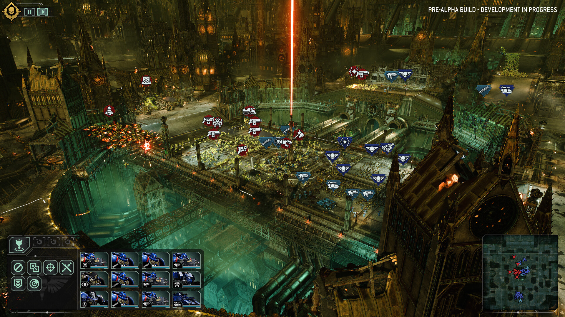 Oficjalny screenshot Steam z Total War: WARHAMMER 40,000 pokazujący duże siły Astra Militarum i Orków ścierające się na polu bitwy.