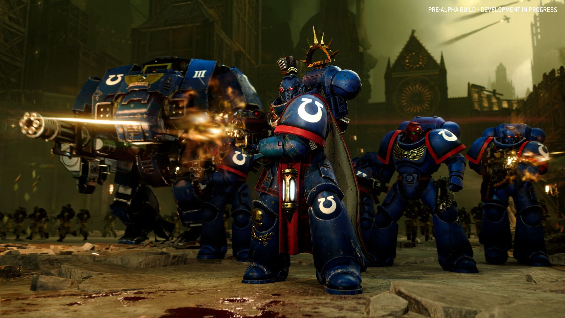 Oficjalny screenshot Steam z Total War: WARHAMMER 40,000 pokazujący żołnierzy i maszyny wojenne prowadzących ogień przez pole bitwy pełne efektów.